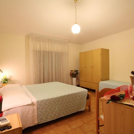 Hotel Villa Luca Chianciano Terme Szoba fotó