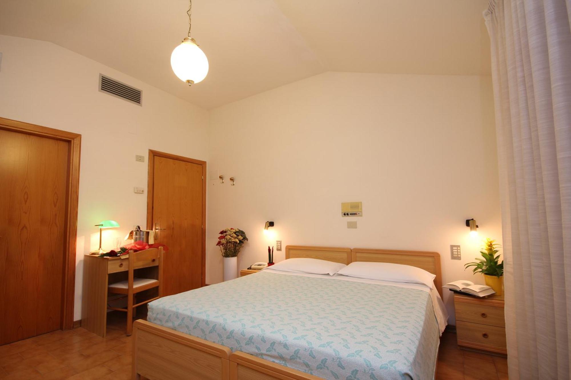 Hotel Villa Luca Chianciano Terme Szoba fotó