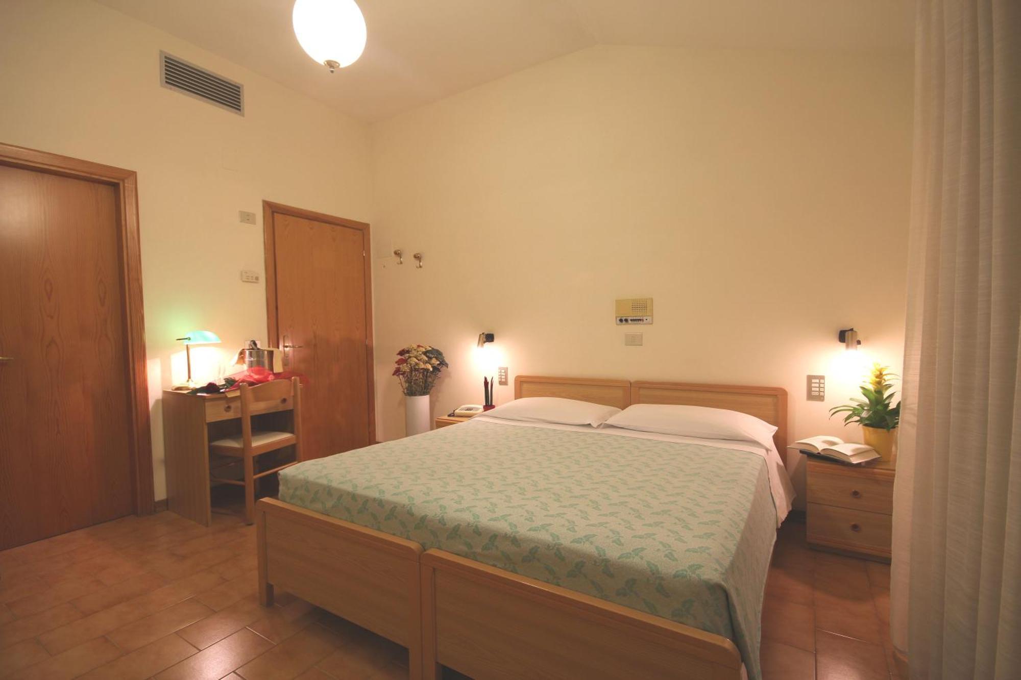 Hotel Villa Luca Chianciano Terme Szoba fotó