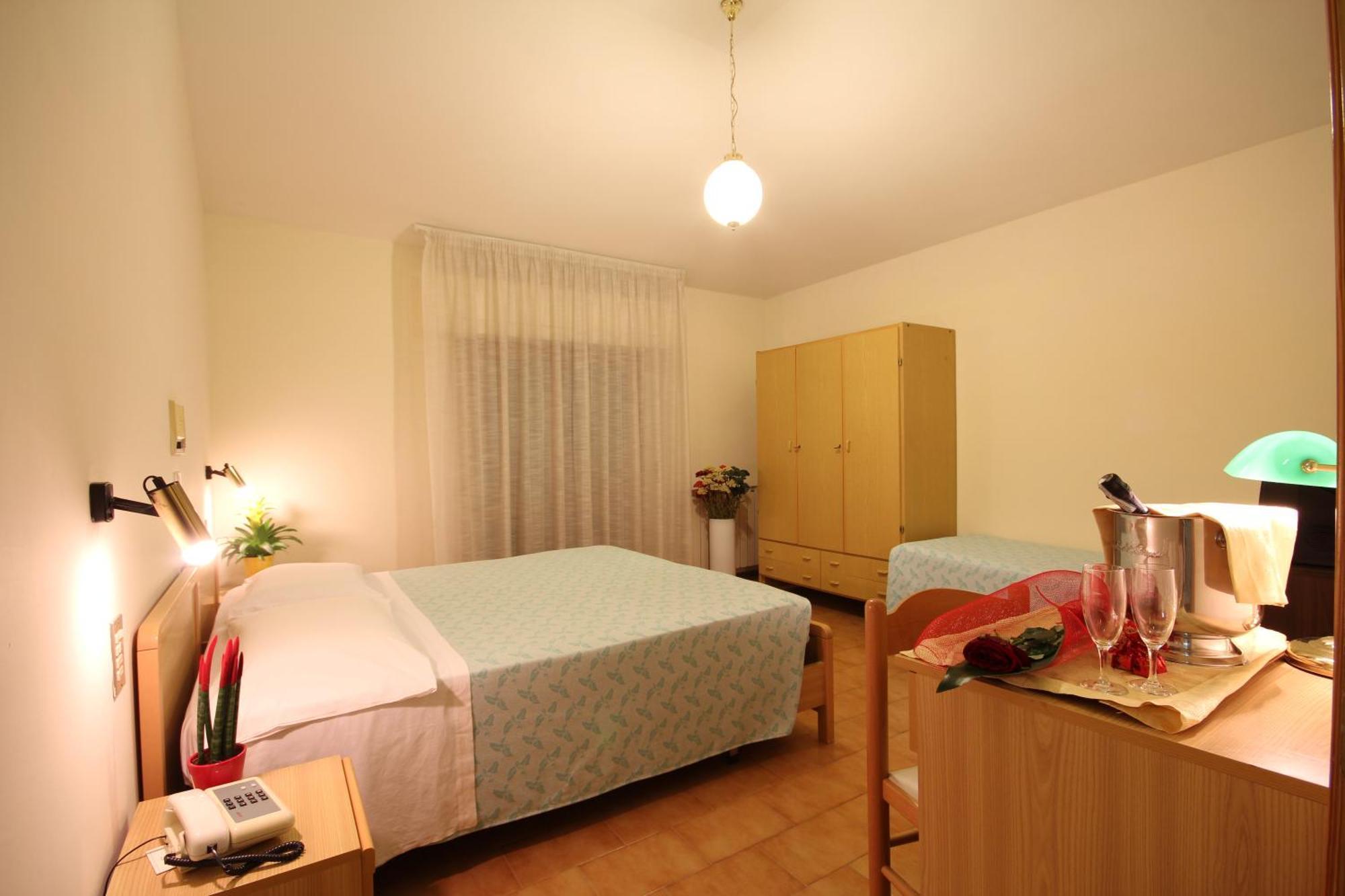 Hotel Villa Luca Chianciano Terme Szoba fotó