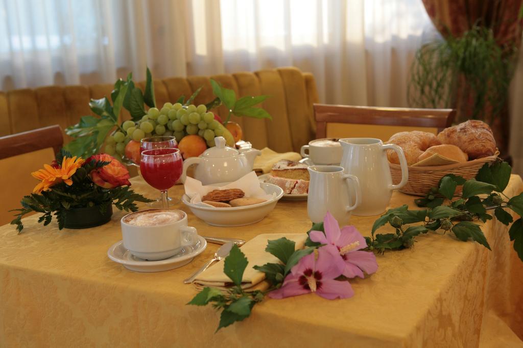 Hotel Villa Luca Chianciano Terme Kültér fotó
