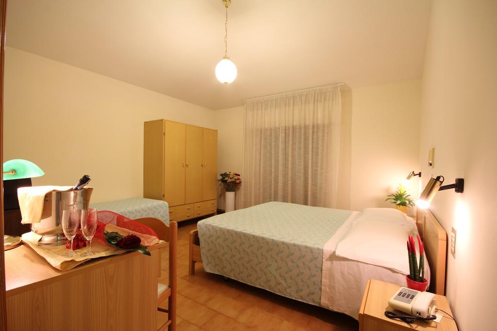 Hotel Villa Luca Chianciano Terme Szoba fotó